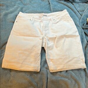d. jeans White Bermuda Shorts Classic Summer Style